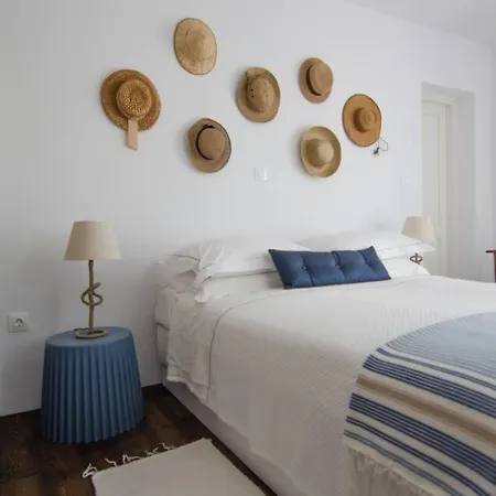 Landhaus On The Rocks - The Main House - Serviced Chora